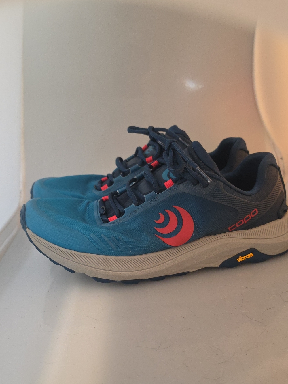 Men’s MT5 5mm Drop Athletic Running Shoes - Teal with Coral Accents